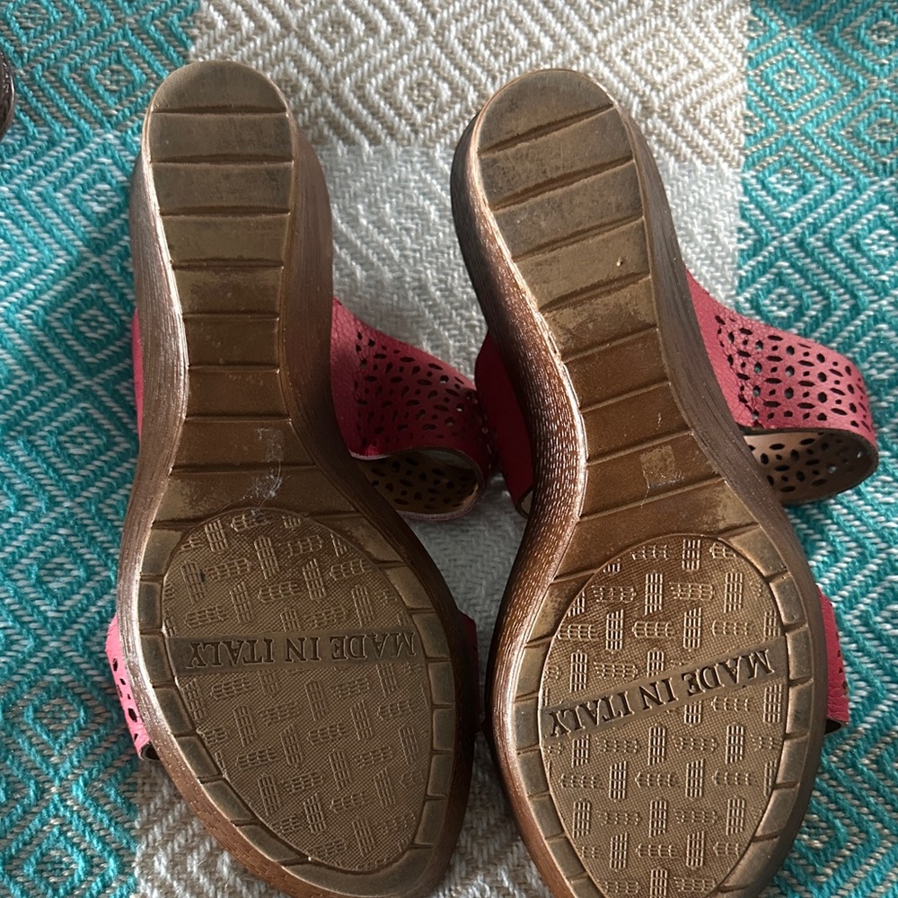 Italian Shoemakers Red Sandals - Picture 3 of 9